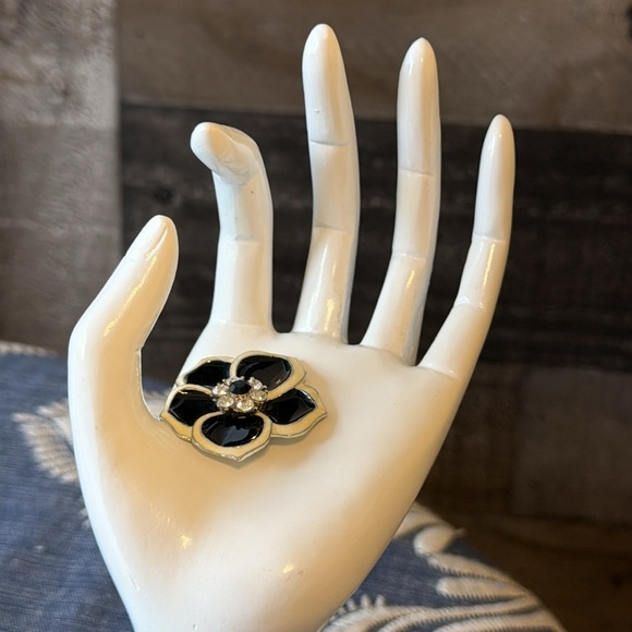 Vintage 80s black cream enamel rhinestone flower pendant glam retro jewelry - Picture 9 of 11